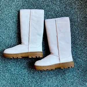 NEW Ladies Sherpa Lined boots by White Mountain